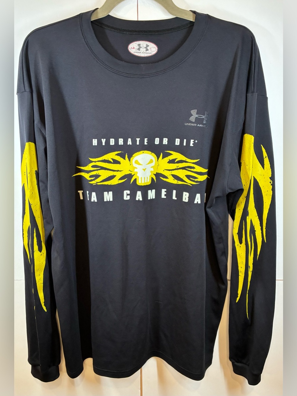 Under Armour Team CamelBak Hydrate or Die Long Sleeve Graphic Shirt Men's Large